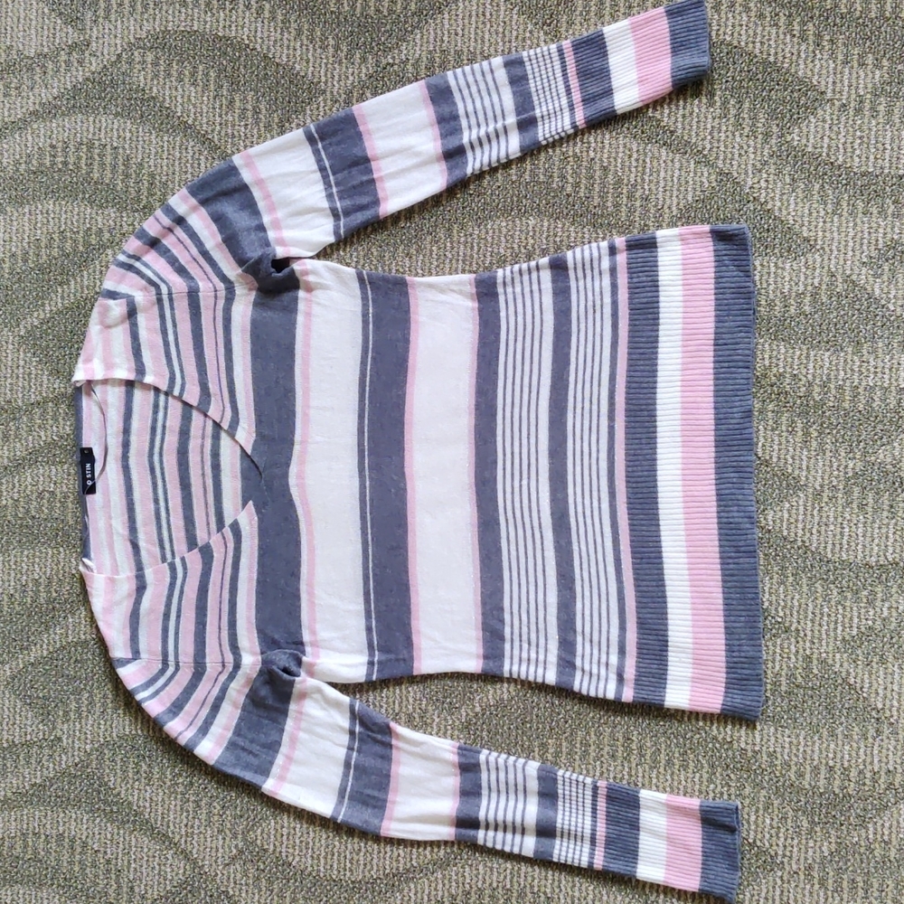Ostin studio sweater, size Small